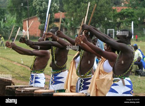 Burundi dance hi-res stock photography and images - Alamy