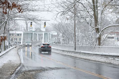 Connecticut digs out after first big snowfall of season