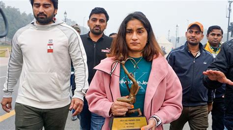 Vinesh Phogat keeps Khel Ratna, Arjuna Awards at Kartavya Path amid row ...