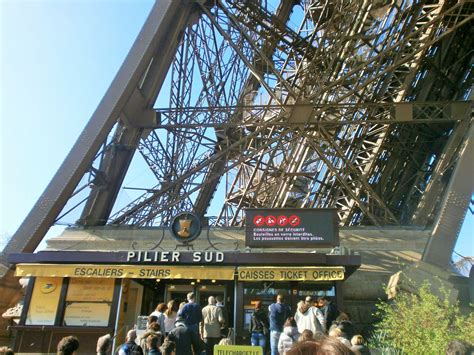 FRANCE: Paris - The Eiffel Tower | Vagabundler