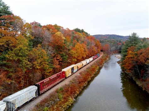 The 5 Best Fall Foliage Train Tours in New England - New England