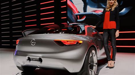 Rear-wheel-drive Opel GT concept debuts in Geneva