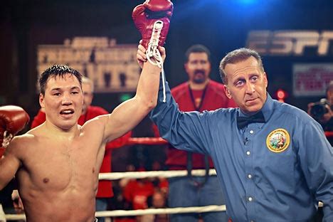 Russian boxer reclaims the junior welterweight title - Russia Beyond