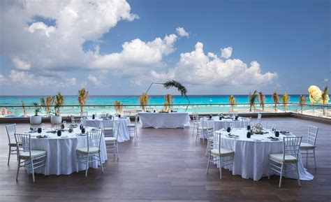 Weddings | Royalton CHIC Resorts