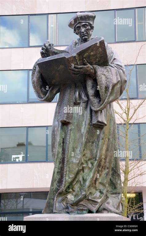 Statue erasmus rotterdam -Fotos und -Bildmaterial in hoher Auflösung – Alamy