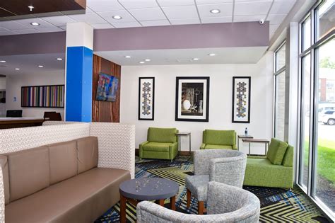 Holiday Inn Express & Suites Bensenville - O'Hare, an IHG Hotel ...