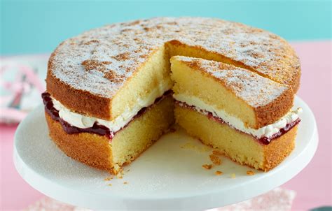 Gluten-free Sponge Cake | Baking Recipes | GoodtoKnow