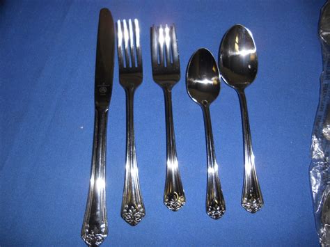 Lot Detail - NEW PFALTZGRAFF FLATWARE