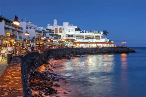 Disfruta de Playa Blanca, Lanzarote, en otoño. Islas Canarias