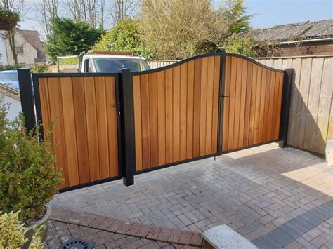 Short Metal & Timber Driveway Gates | Gates&AutomationDirect