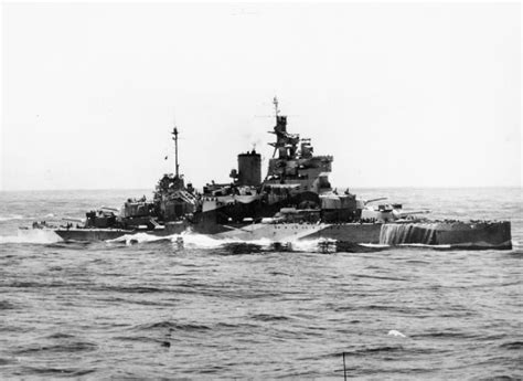 [Photo] HMS Valiant at sea, 1939-1945; photograph taken from HMS Formidable | Royal navy ships ...