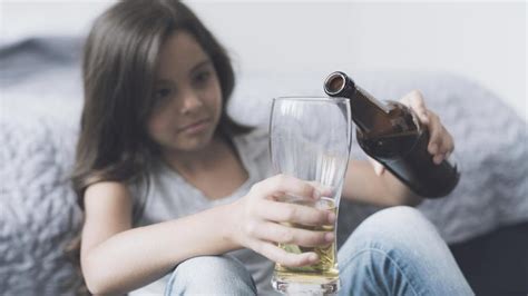 Parents, beware! Letting kids taste alcohol can increase drinking related risks later | Health ...