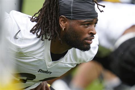 Steelers' Harris seeks to expand leadership role in 2nd year | AP News