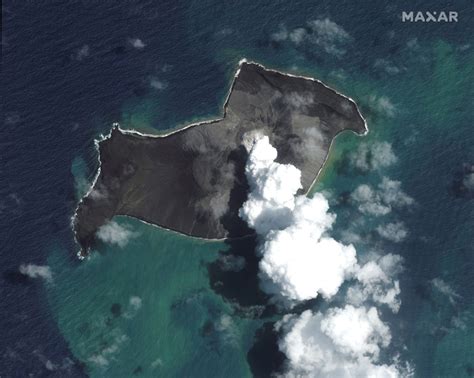 Experts explain why Tonga eruption was so big | PBS News