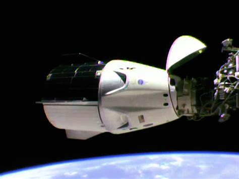 SpaceX Crew Dragon Successfully Docks to Station – Space Station