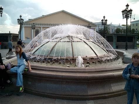 Asisbiz Russia Moscow Kremlin Architecture Fountains 2005 07