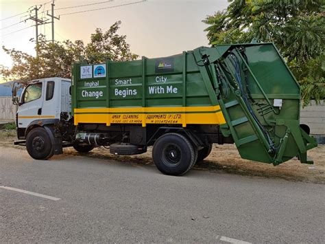 Refuse Compactor Vehicle Mounted on 16 Ton GVW Truck