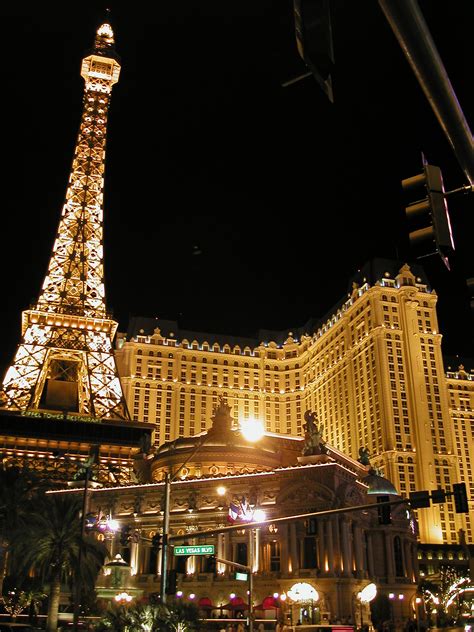 Archivo:Las Vegas Paris Hotel By Night.jpg - Wikipedia, la enciclopedia ...