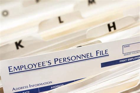 Personnel File: Documents to Include (+ Free Checklists)