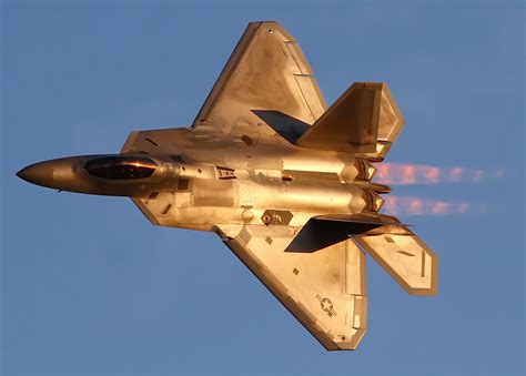 Lockheed Martin F-22 Raptor HD Wallpaper