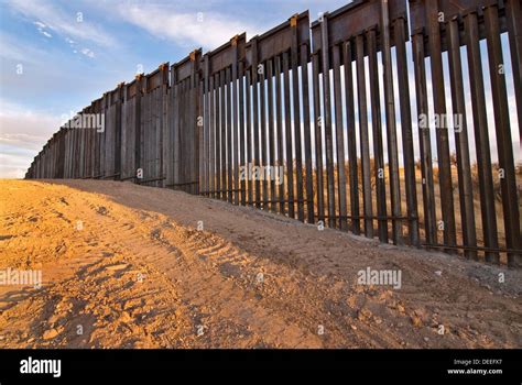 United States border fence, US/Mexico border, east of Nogales, Arizona ...