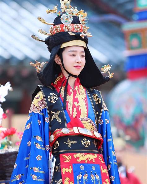 Shin Hye Sun (신혜선) | Ropa coreana, Traje tradicional, Vestidos de novia