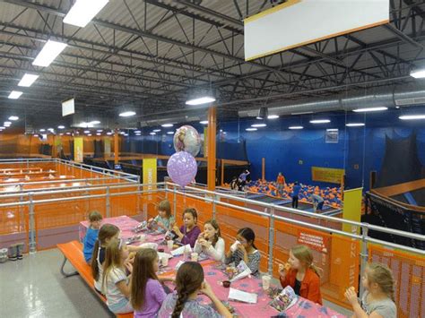 Choose Sky Zone Trampoline Park for Girls Birthday Parties | Sky zone birthday party, Trampoline ...