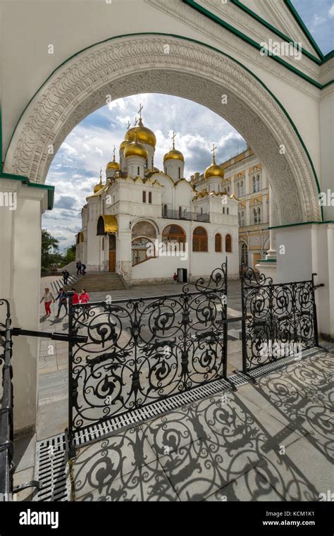 Onion domes of Kremlin Cathedrals in Moscow,Russia Stock Photo - Alamy