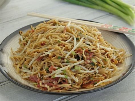 Chinese Noodles with Bean Sprouts and Ham | Bean sprout recipes, Noodles, Sprout recipes