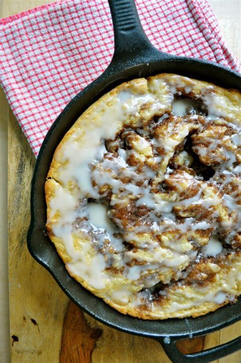 Irresistible Brown Butter Cinnamon Roll Skillet Cake Recipe