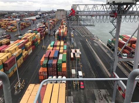 Les patrons du Port de Montréal se moquent littéralement des débardeurs ...