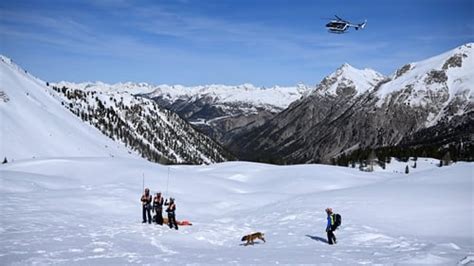 Four dead, two missing after avalanche in France