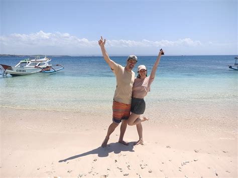 Pink Beach Snorkeling Lombok - LOMBOK TRAVEL AGENCY