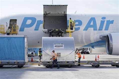 Amazon Air Cargo Flights Grow at Slowest Pace Since Early Pandemic ...