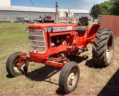 Allis Chalmers D17 tractor in Danville, KS | Item F7802 sold | Purple Wave