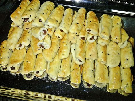 Maryam's Culinary Wonders: 285. Iraqi Date Kleicha