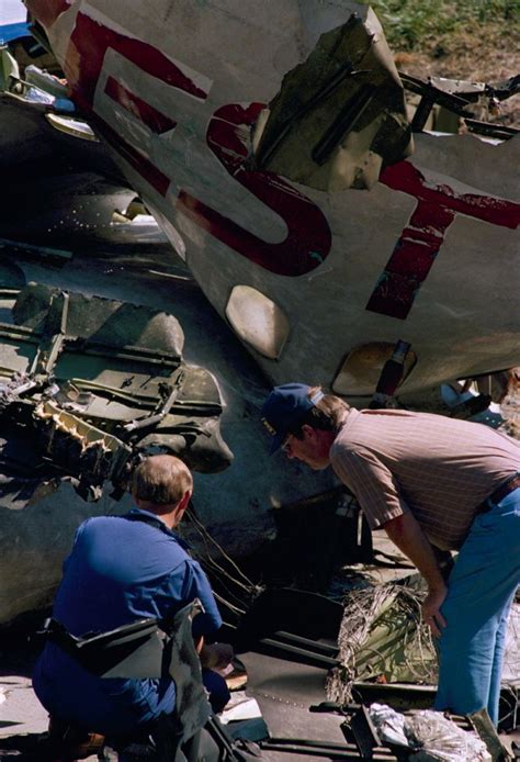 Northwest Airlines Flight 255 crash kills more than 140 people after ...