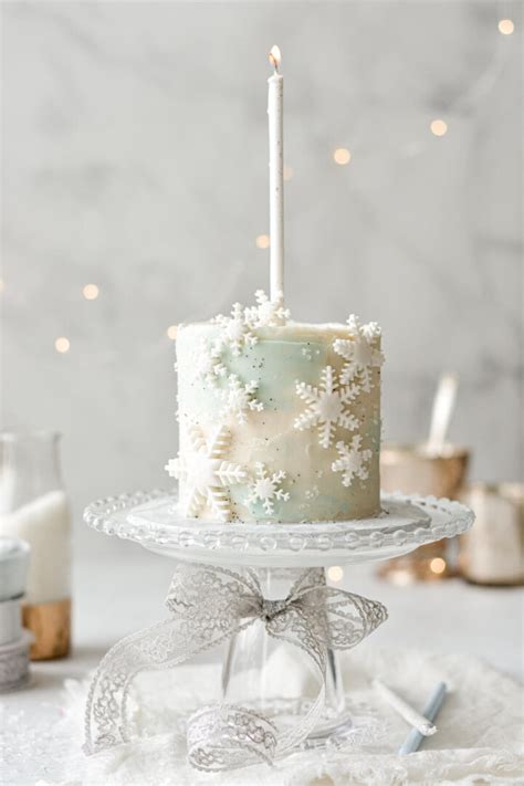 An Elegant Christmas Tree Cake - Curly Girl Kitchen