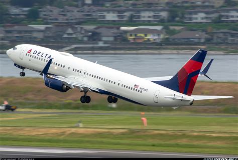 Delta Air Lines Boeing 737 900er Touch Down Runway Aircraft Wallpaper | Images and Photos finder