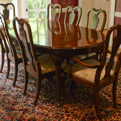 Drexel Heritage Mahogany Dining Room Table and Chairs : EBTH