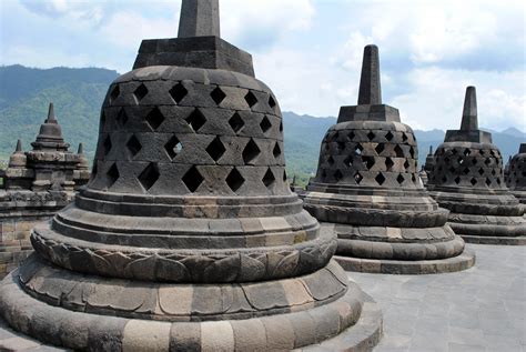 Gambar : bangunan, menara, agama Budha, tengara, tempat beribadah, Candi, Indonesia, fitur air ...