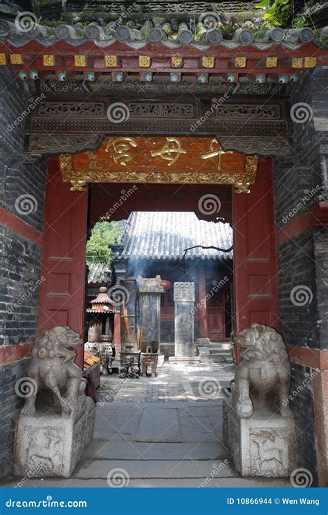 Chinese Temples on Mount Tai Stock Photo - Image of female, daytime: 10866944