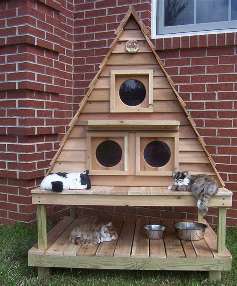 Triplex Cat House | Outdoor cat house, Cat house diy, Feral cat house