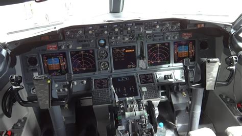 Boeing 737 NG cockpit in HD / Cabina Boeing 737 NG en HD - YouTube