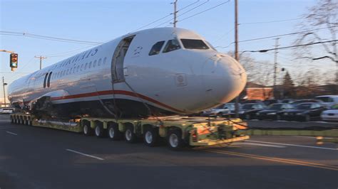 File:US Airways Flight 1549 being towed.jpg - Wikimedia Commons