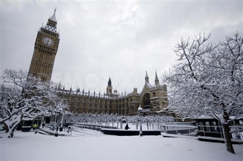 Full View and Download Snow Day In London Wallpaper | London snow, London wallpaper, London skyline