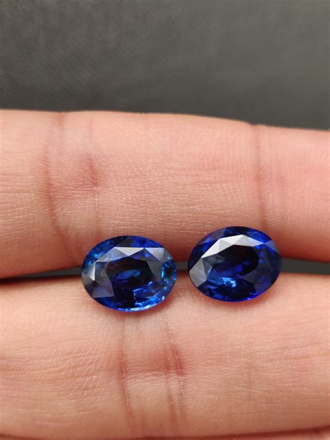 Ceylon blue sapphire gemstones online from Navneet Gems