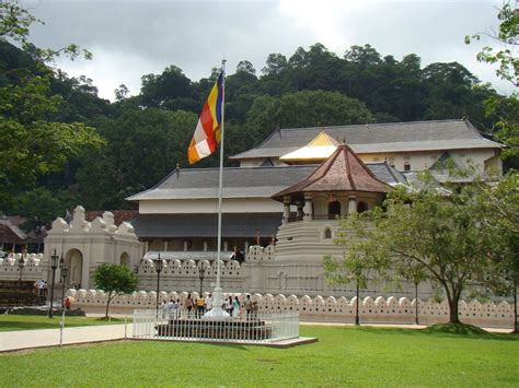 Discover-SriLanka: SRI LANKA - ATTRACTIONS [ CITY OF KANDY ]