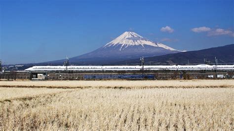 How to ride Japan's shinkansen (bullet train) following the new baggage rule | | Salam Groovy Japan