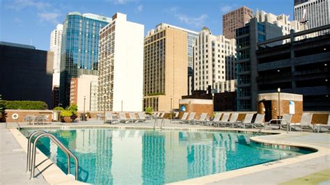 The 5 Best Rooftop Pools in Chicago | UrbanMatter